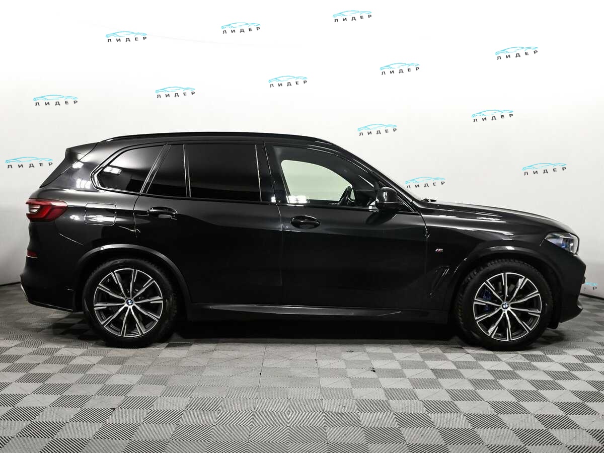 Б/У БМВ Икс5 2021 года. Фото: #2