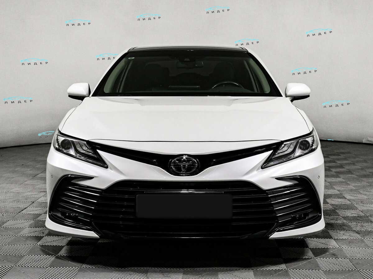 Б/У Тойота Камри 2023 года. Фото: #1