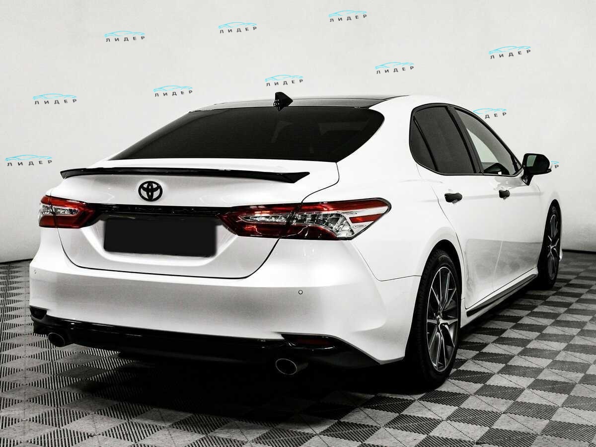 Б/У Тойота Камри 2023 года. Фото: #3