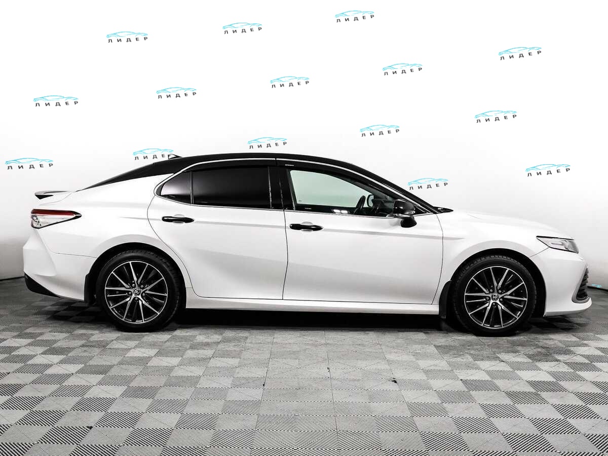 Б/У Тойота Камри 2021 года. Фото: #3