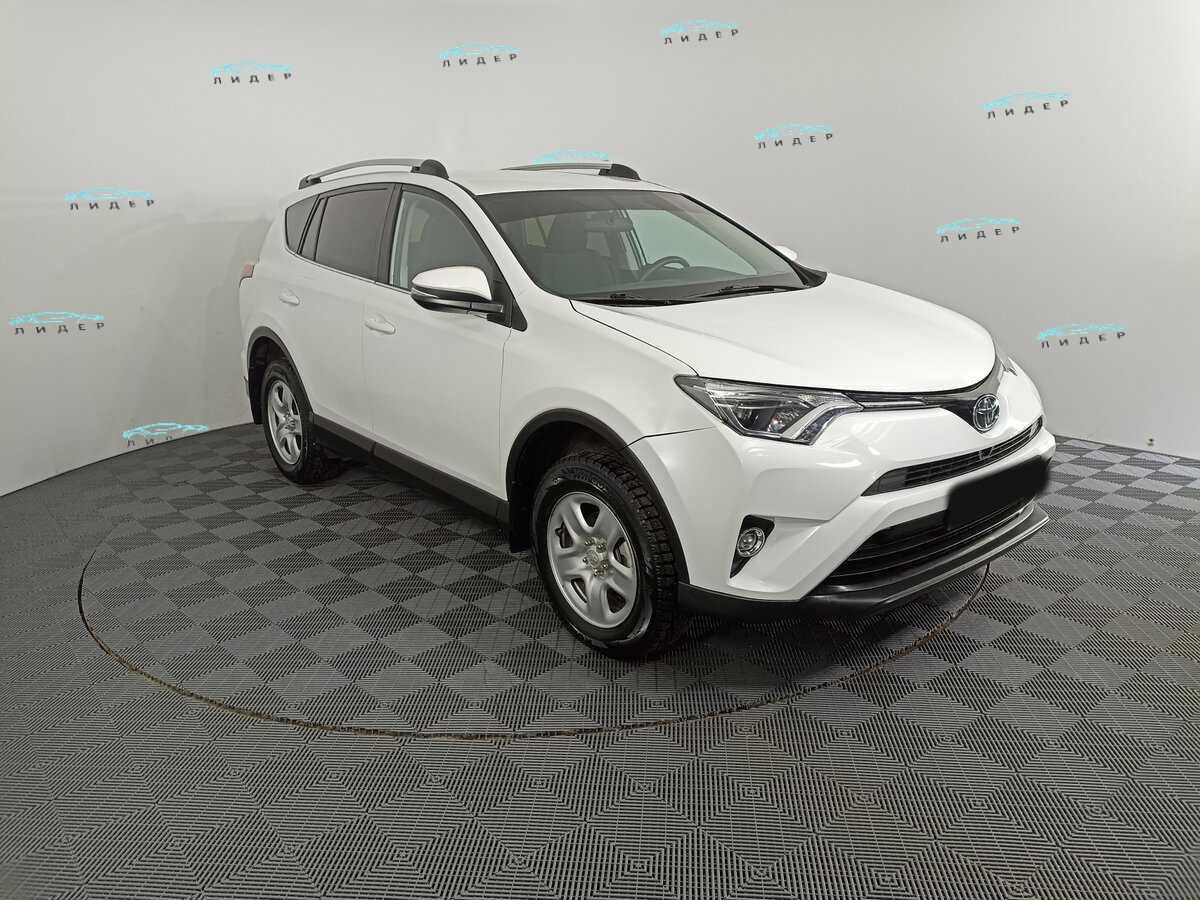 Б/У Тойота Рав4 2017 года. Фото: #2