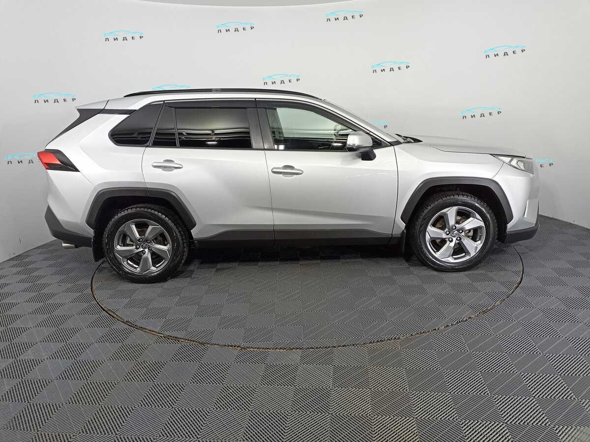 Б/У Тойота Рав4 2019 года. Фото: #3