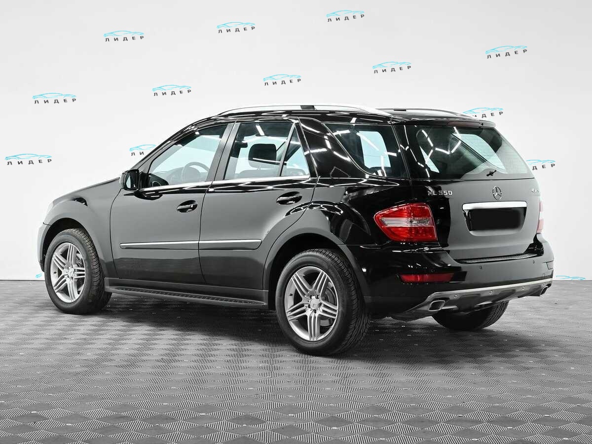 Б/У Мерседес-Бенц М-Класс 2009 года. Фото: #2