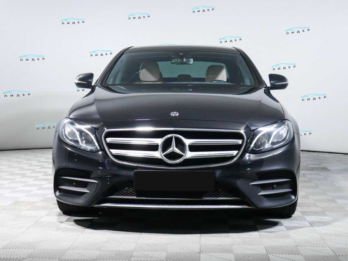 Б/У Мерседес-Бенц Е-Класс 2020 года. Фото: #1