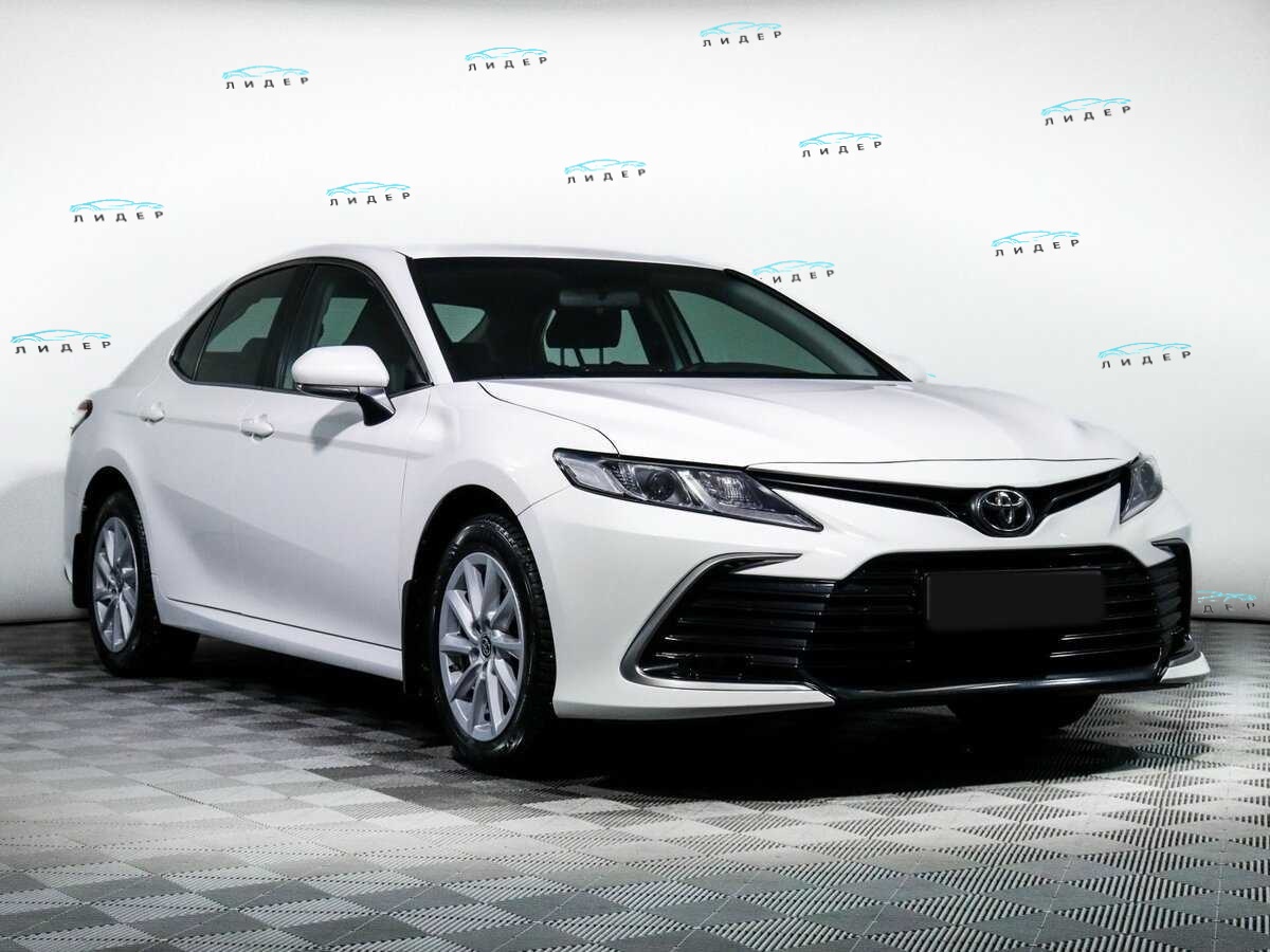 Б/У Тойота Камри 2021 года. Фото: #2