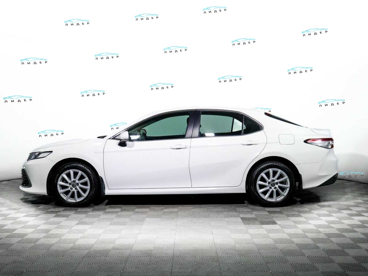 Б/У Тойота Камри 2021 года. Фото: #7