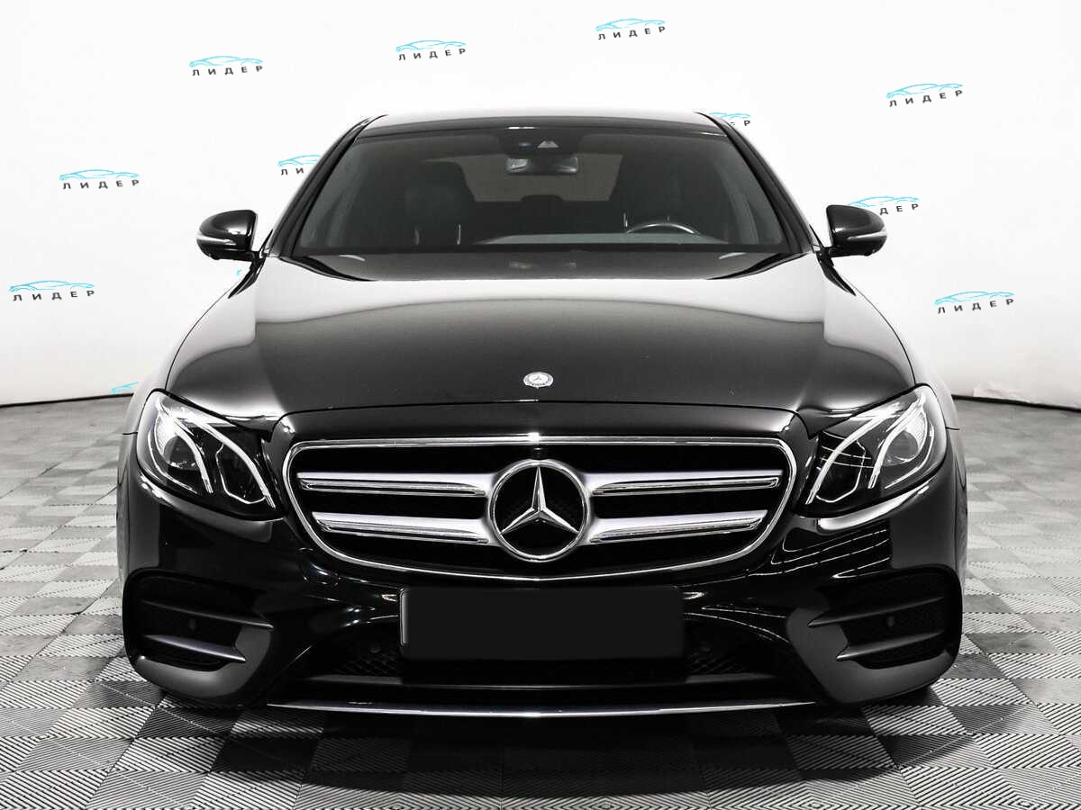 Б/У Мерседес-Бенц Е-Класс 2017 года. Фото: #1
