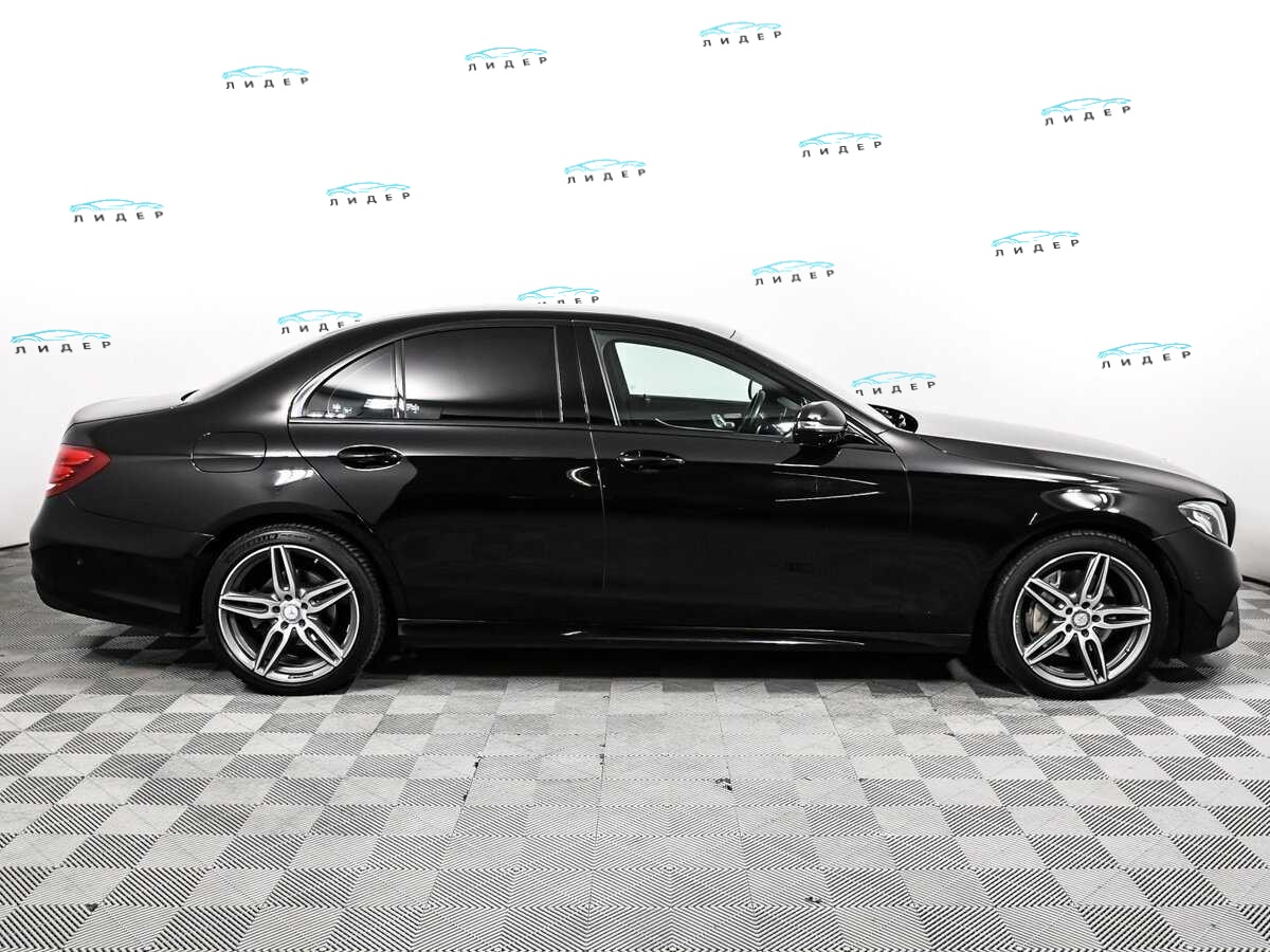 Б/У Мерседес-Бенц Е-Класс 2017 года. Фото: #3