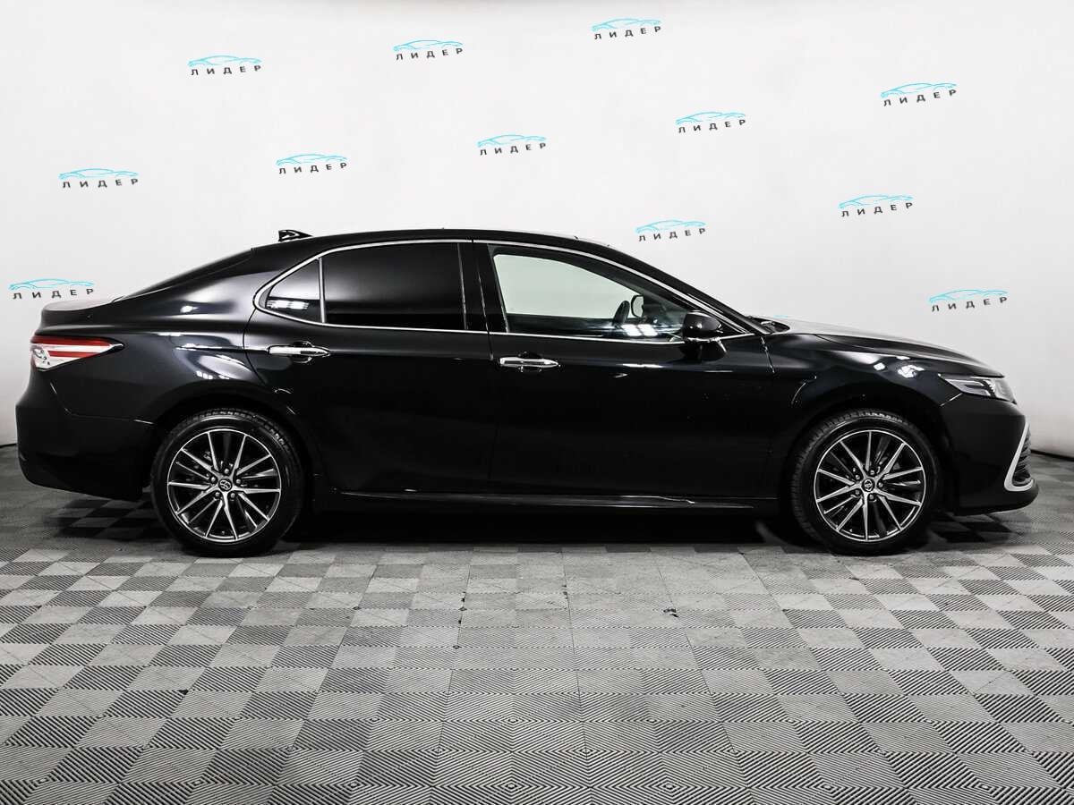 Б/У Тойота Камри 2023 года. Фото: #3