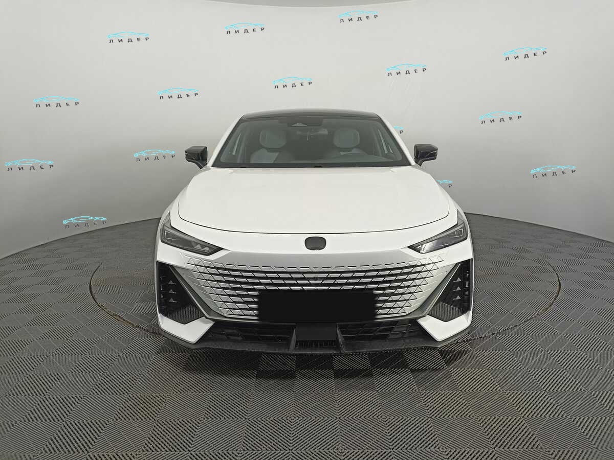 Б/У Чанган УНИ-В 2023 года. Фото: #1