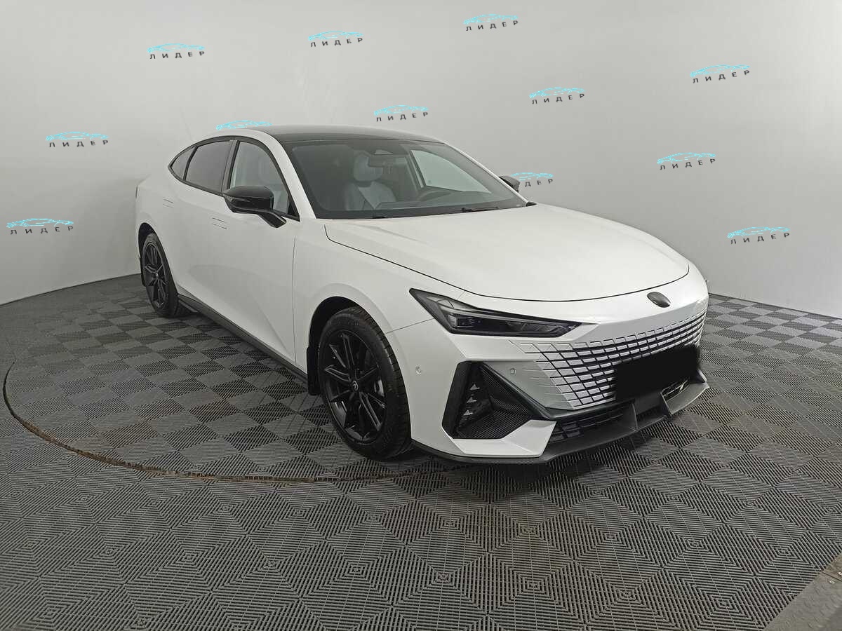 Б/У Чанган УНИ-В 2023 года. Фото: #2