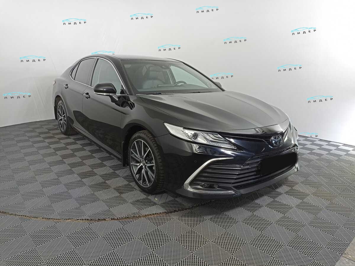 Б/У Тойота Камри 2021 года. Фото: #2