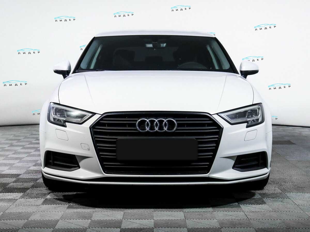 Б/У Ауди А3 2018 года. Фото: #1