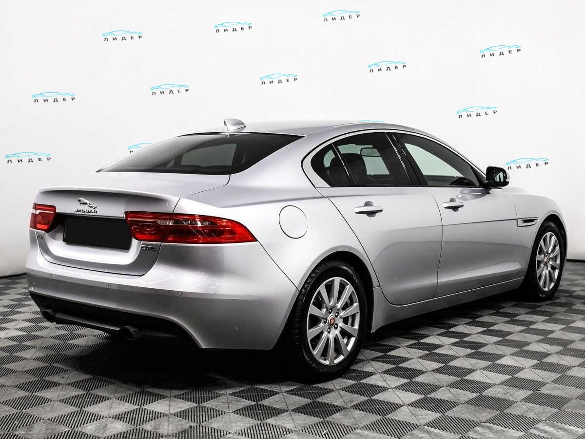 Б/У Ягуар ИксЕ 2018 года. Фото: #4