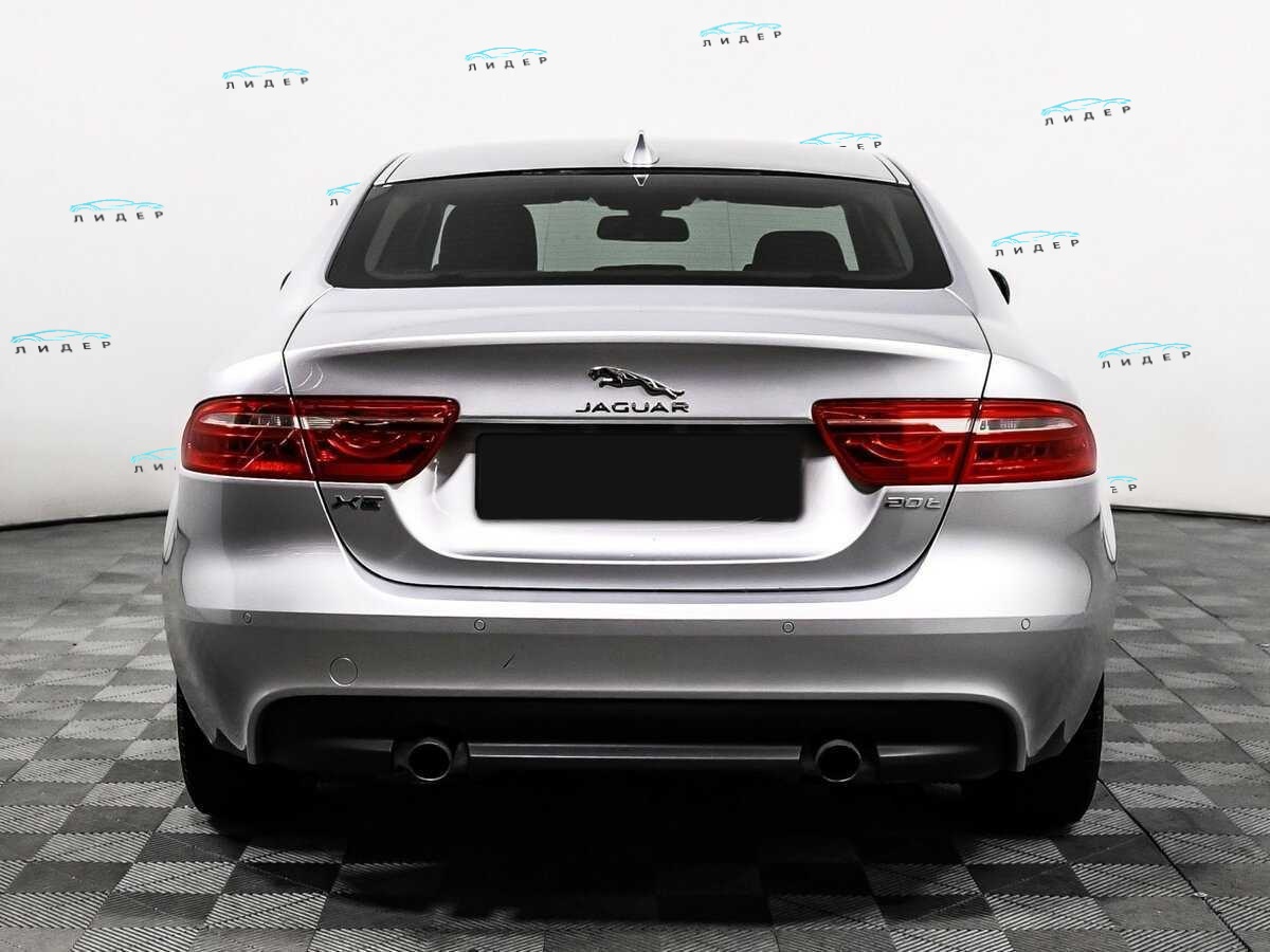 Б/У Ягуар ИксЕ 2018 года. Фото: #5