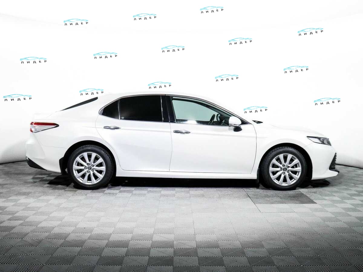 Б/У Тойота Камри 2019 года. Фото: #3