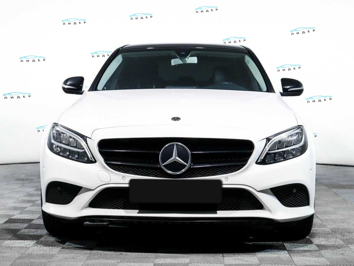 Б/У Мерседес-Бенц Ц-Класс 2018 года. Фото: #1