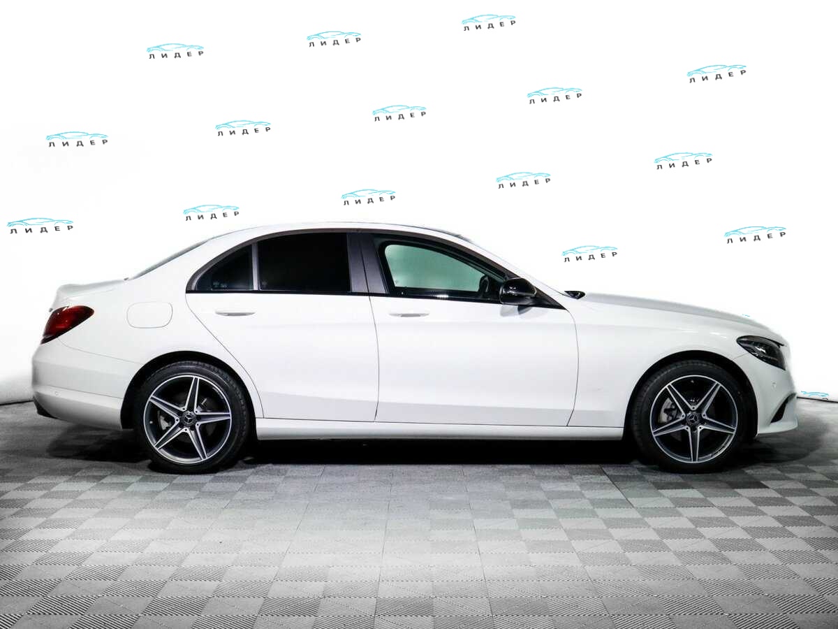 Б/У Мерседес-Бенц Ц-Класс 2018 года. Фото: #3