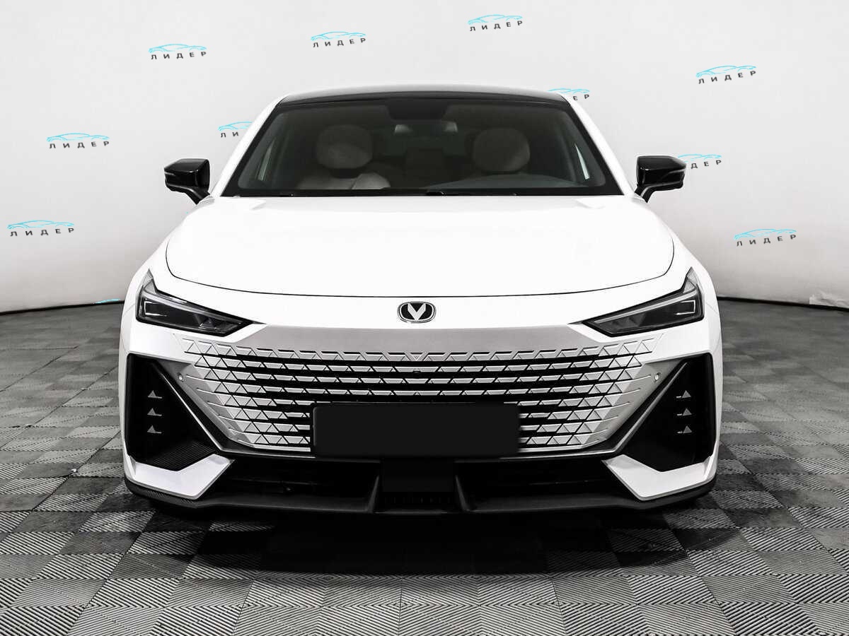 Б/У Чанган УНИ-В 2023 года. Фото: #1