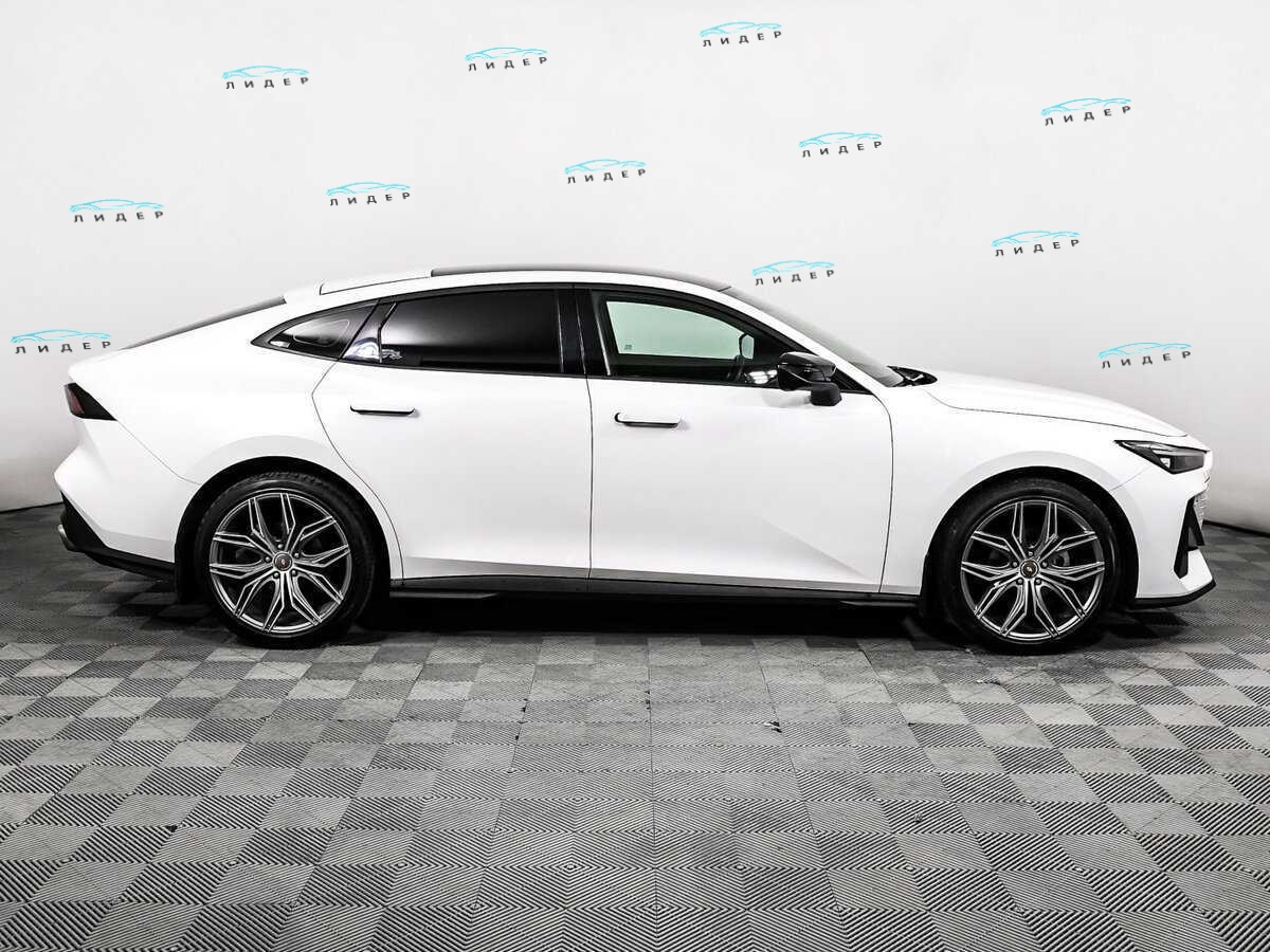 Б/У Чанган УНИ-В 2023 года. Фото: #3