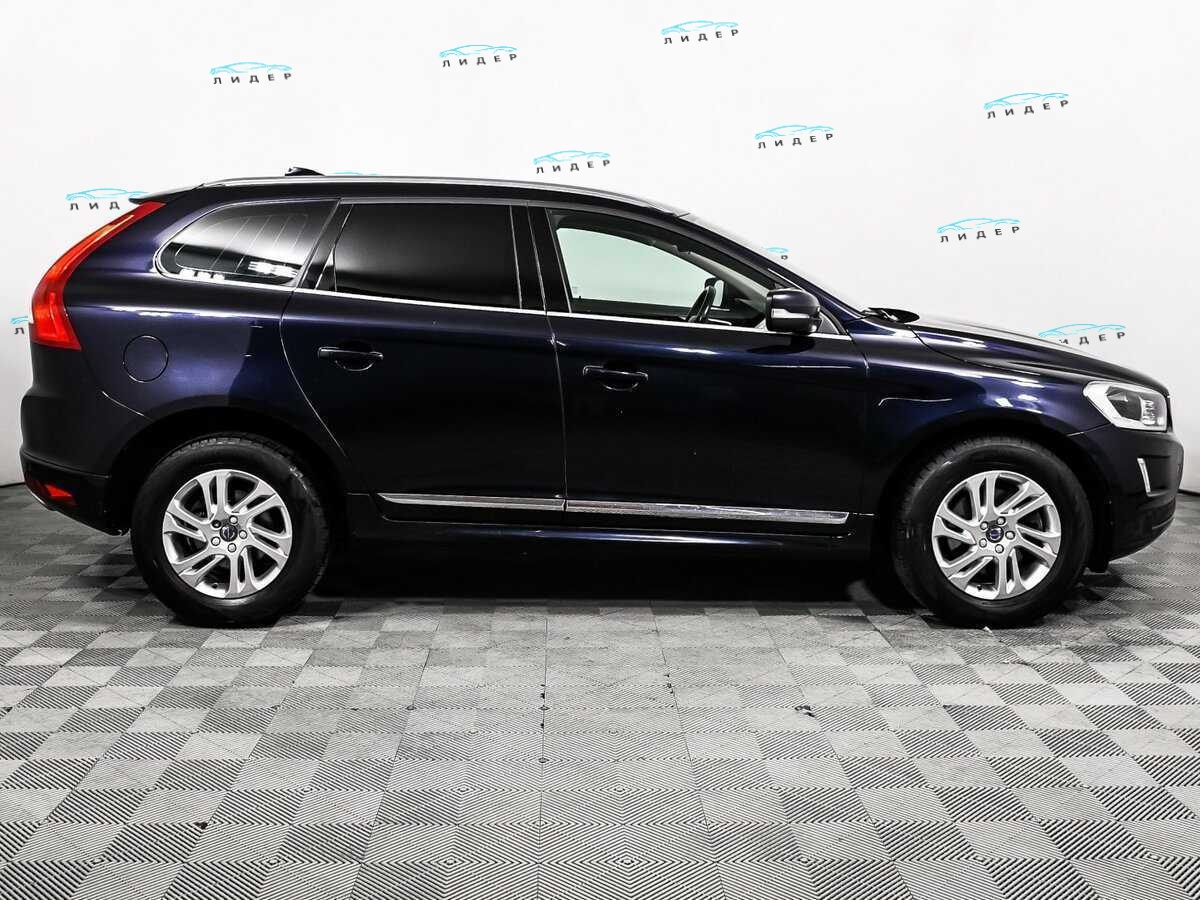 Б/У Вольво ИксЦ60 2017 года. Фото: #3