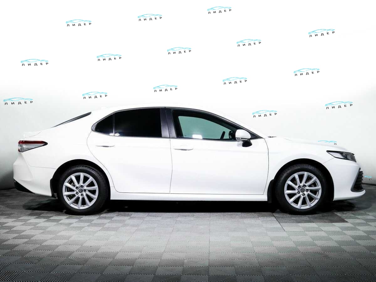 Б/У Тойота Камри 2021 года. Фото: #3