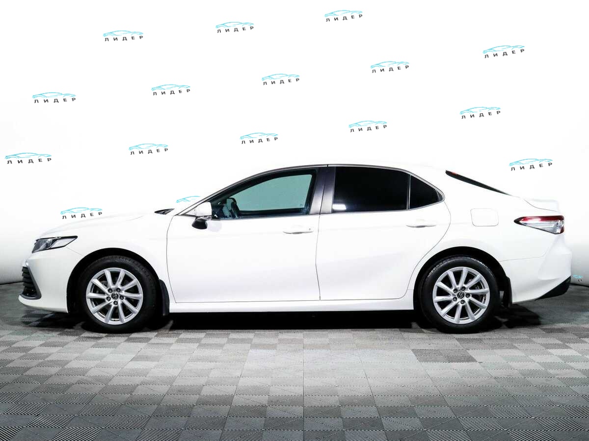 Б/У Тойота Камри 2021 года. Фото: #4