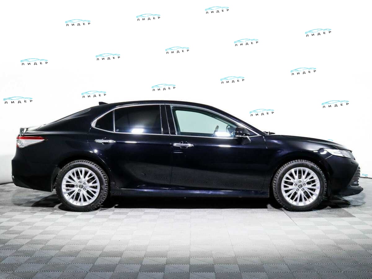 Б/У Тойота Камри 2018 года. Фото: #3