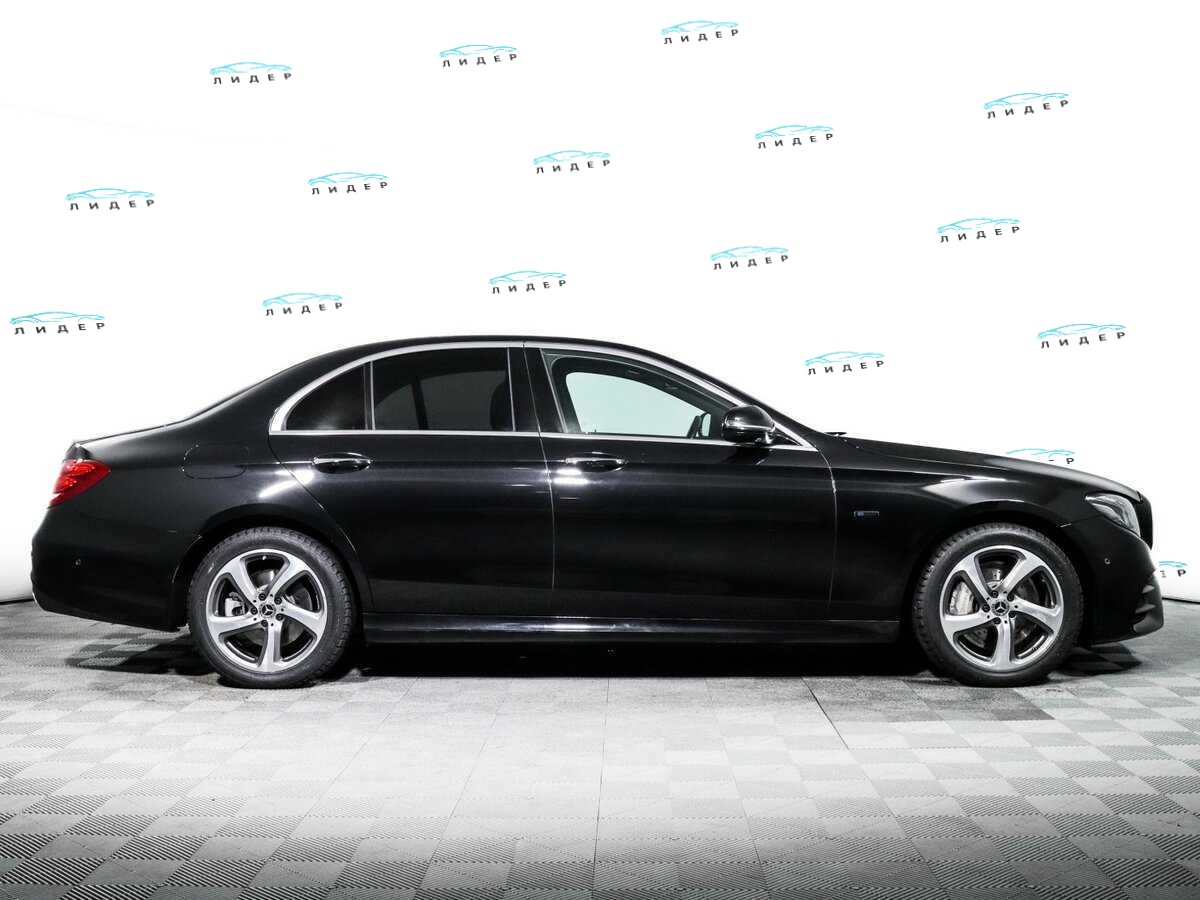 Б/У Мерседес-Бенц Е-Класс 2018 года. Фото: #3