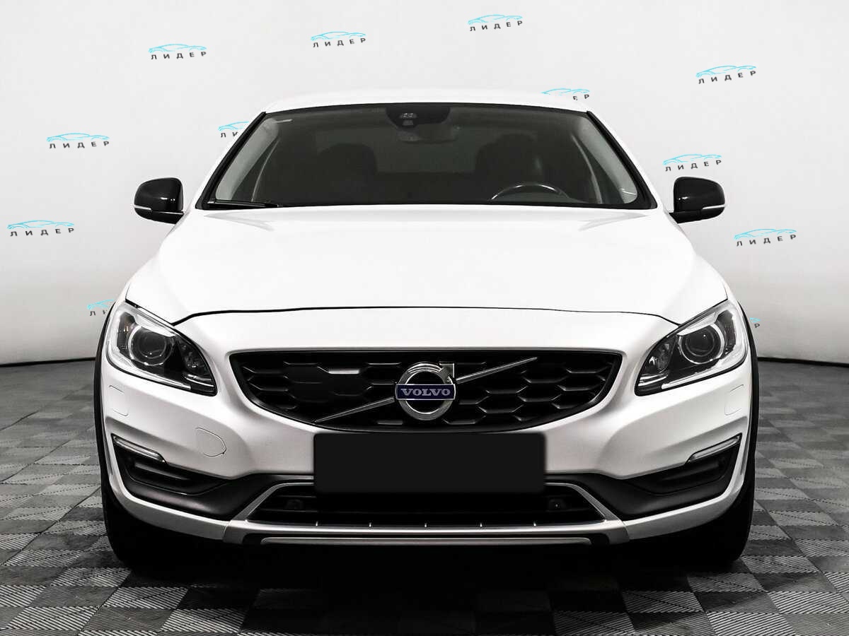 Б/У Вольво S60 Cross Country 2015 года. Фото: #1