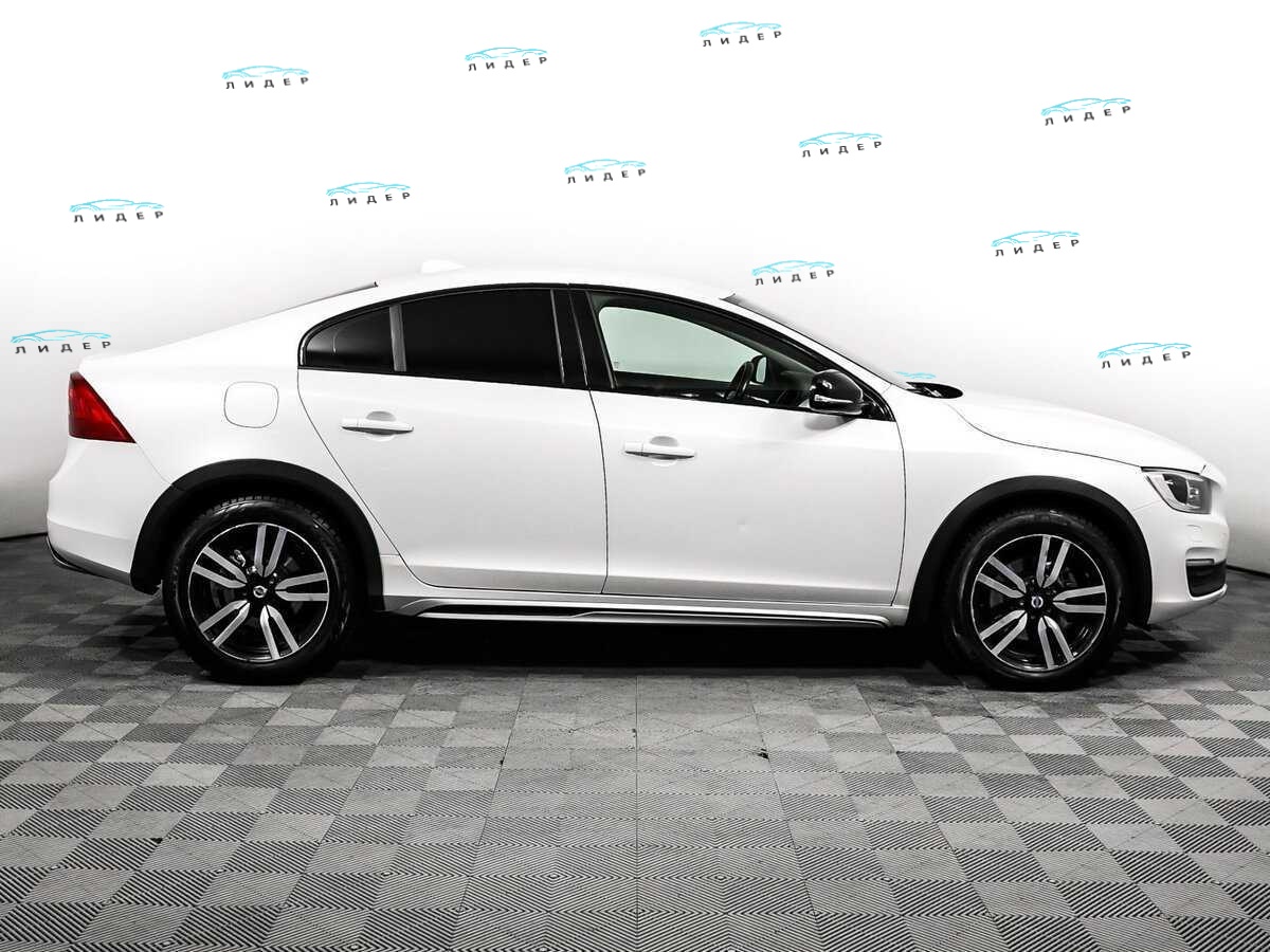 Б/У Вольво S60 Cross Country 2015 года. Фото: #3