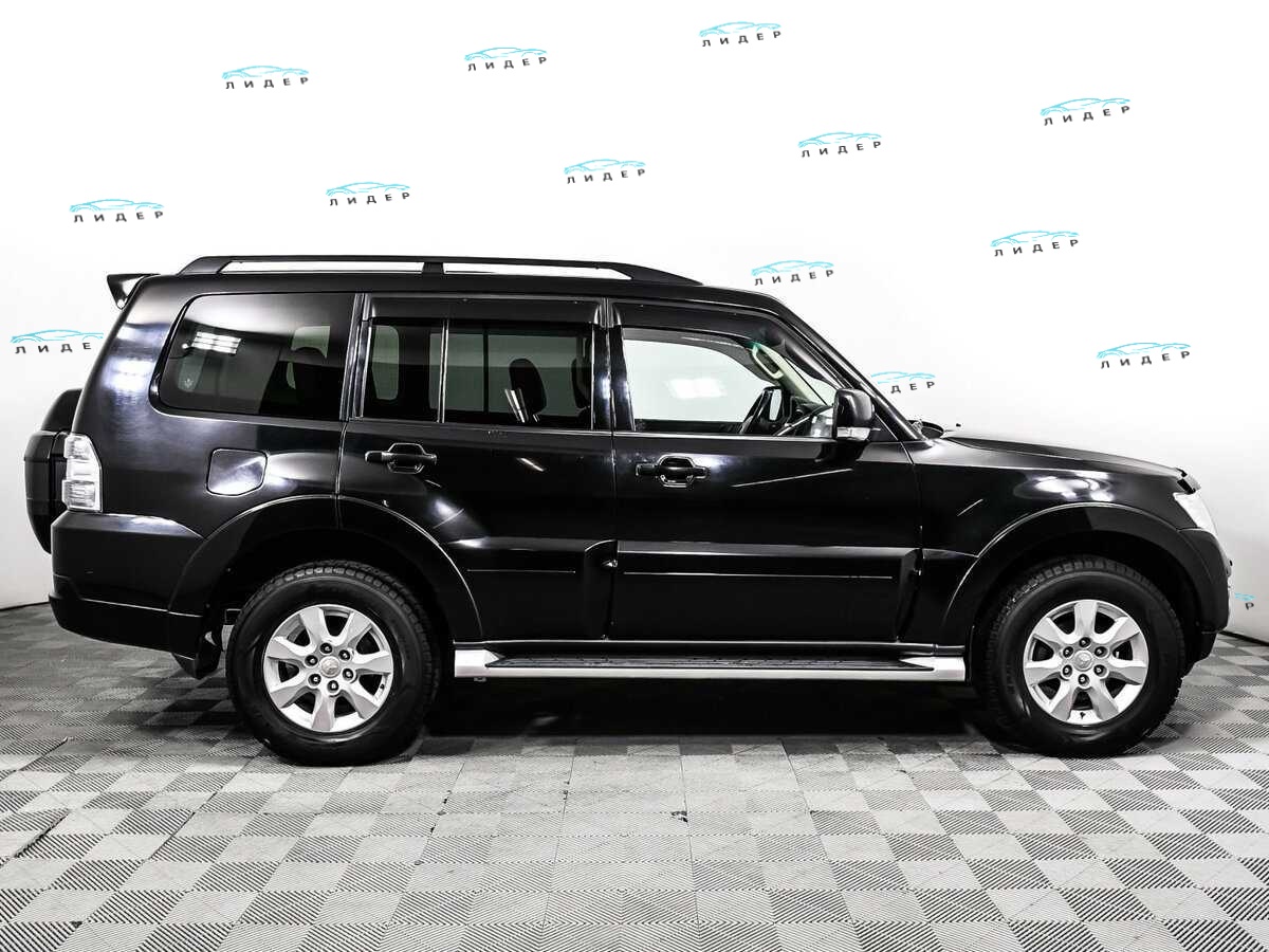 Б/У Митсубиши Паджеро 2015 года. Фото: #3