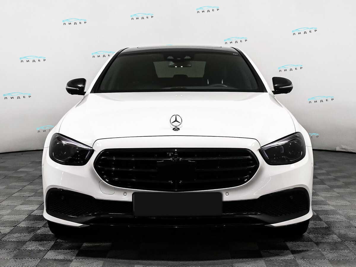 Б/У Мерседес-Бенц Е-Класс 2022 года. Фото: #1