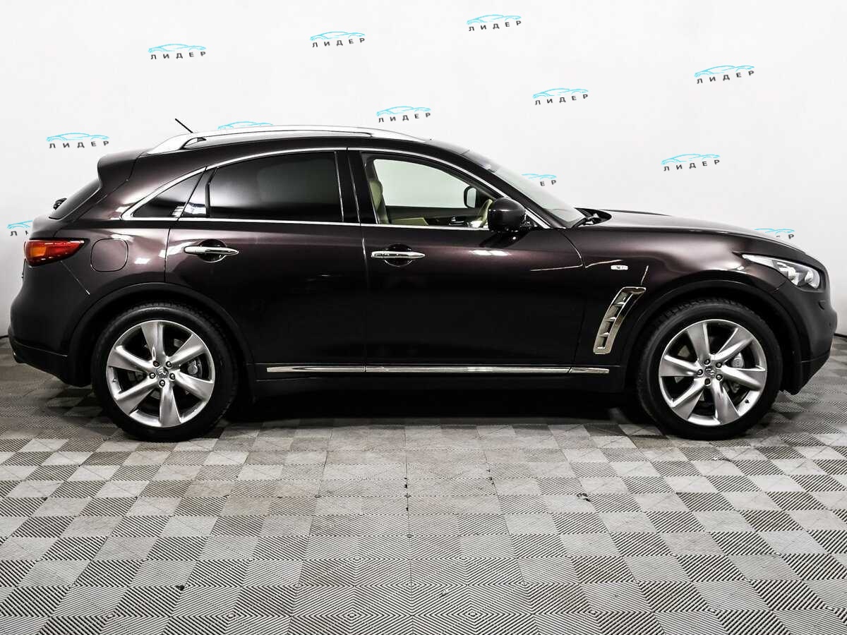 Б/У Инфинити К-Икс70 2015 года. Фото: #3