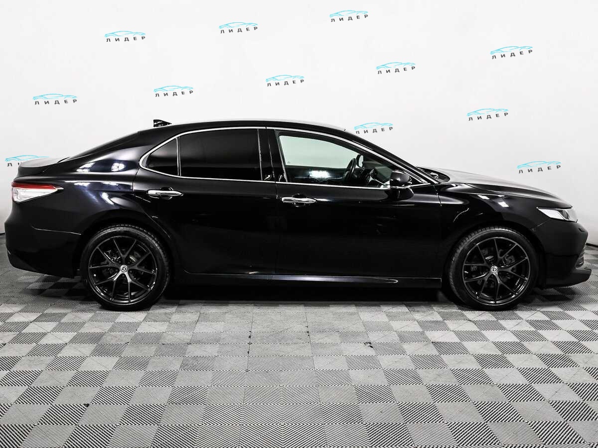 Б/У Тойота Камри 2019 года. Фото: #3