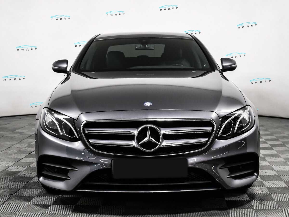 Б/У Мерседес-Бенц Е-Класс 2018 года. Фото: #1