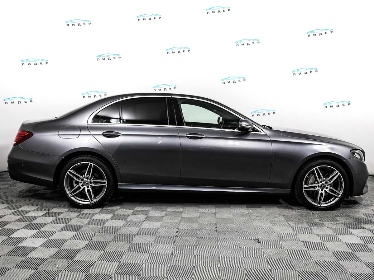 Б/У Мерседес-Бенц Е-Класс 2018 года. Фото: #3