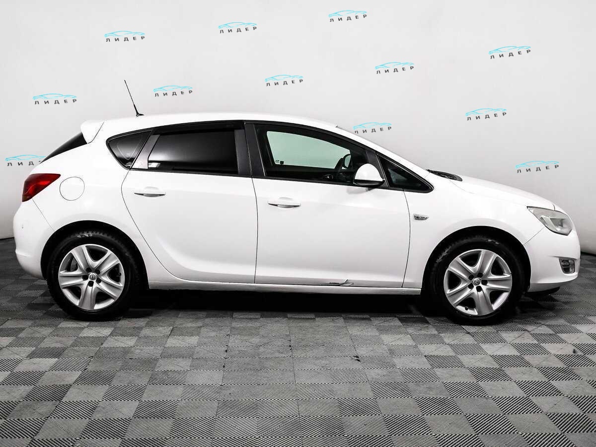 Б/У Опель Астра 2011 года. Фото: #3