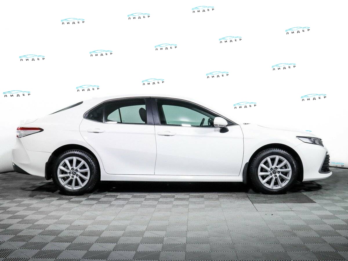 Б/У Тойота Камри 2021 года. Фото: #3