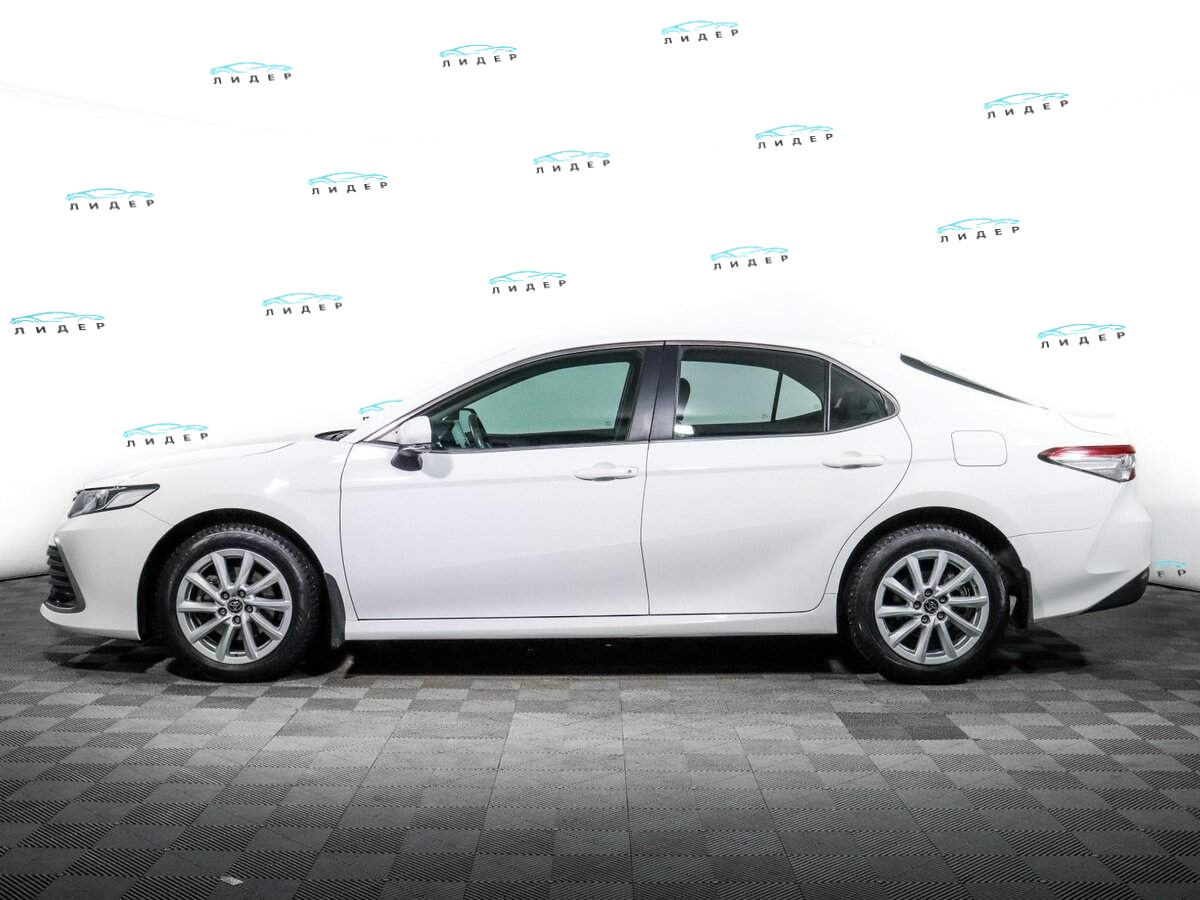 Б/У Тойота Камри 2021 года. Фото: #5