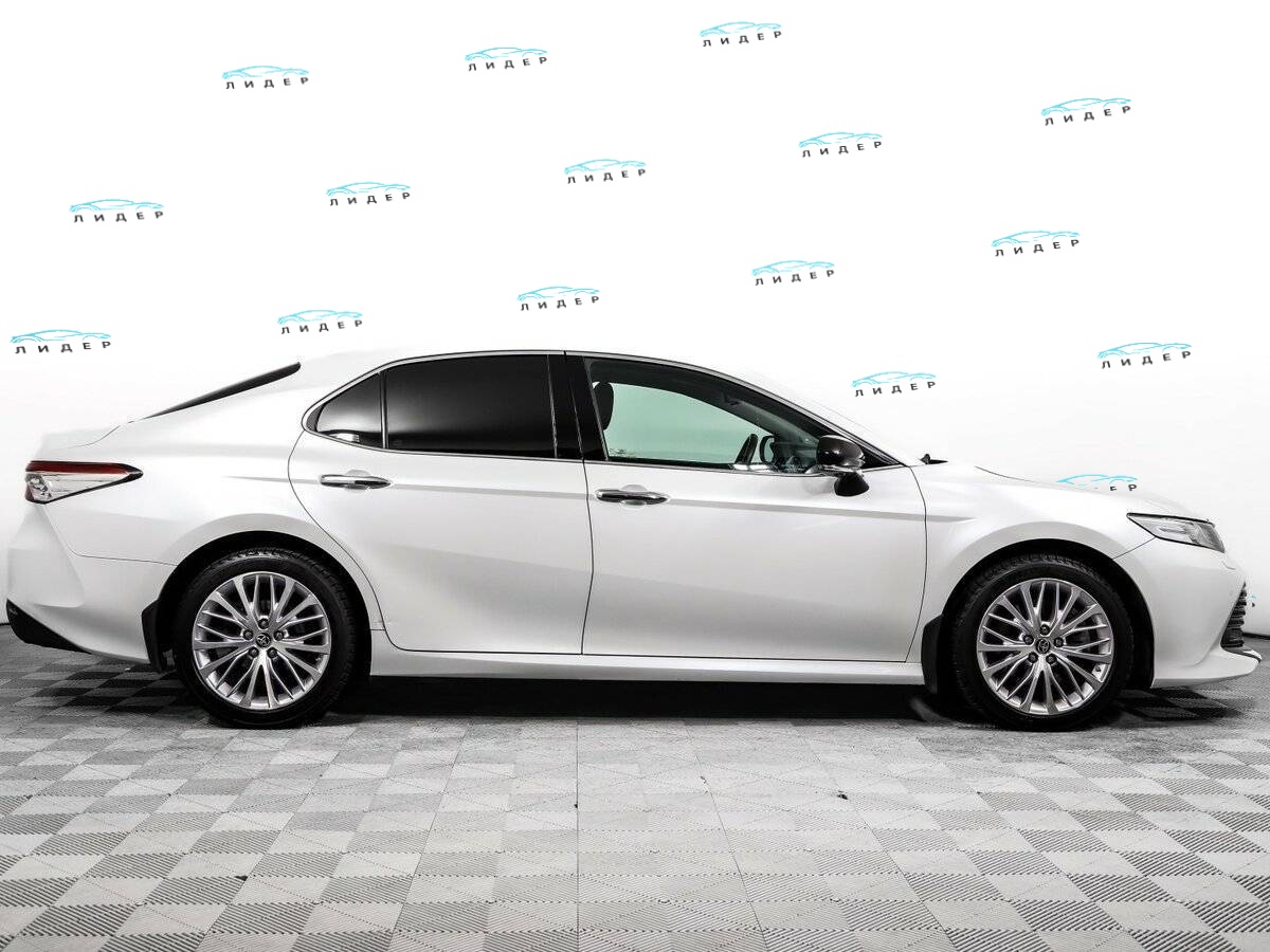 Б/У Тойота Камри 2020 года. Фото: #3