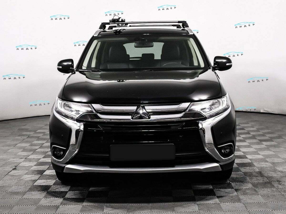 Б/У Митсубиши Оутлэндер 2018 года. Фото: #1