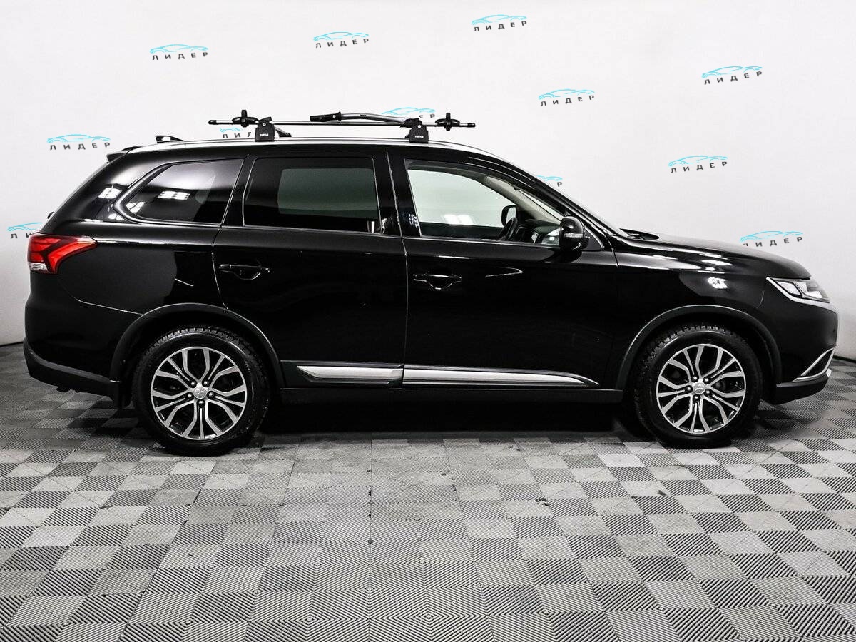 Б/У Митсубиши Оутлэндер 2018 года. Фото: #3