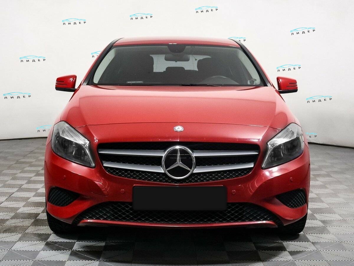 Б/У Мерседес-Бенц А-Класс 2013 года. Фото: #1