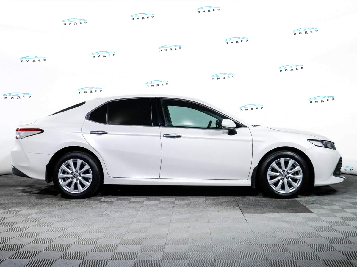 Б/У Тойота Камри 2021 года. Фото: #3