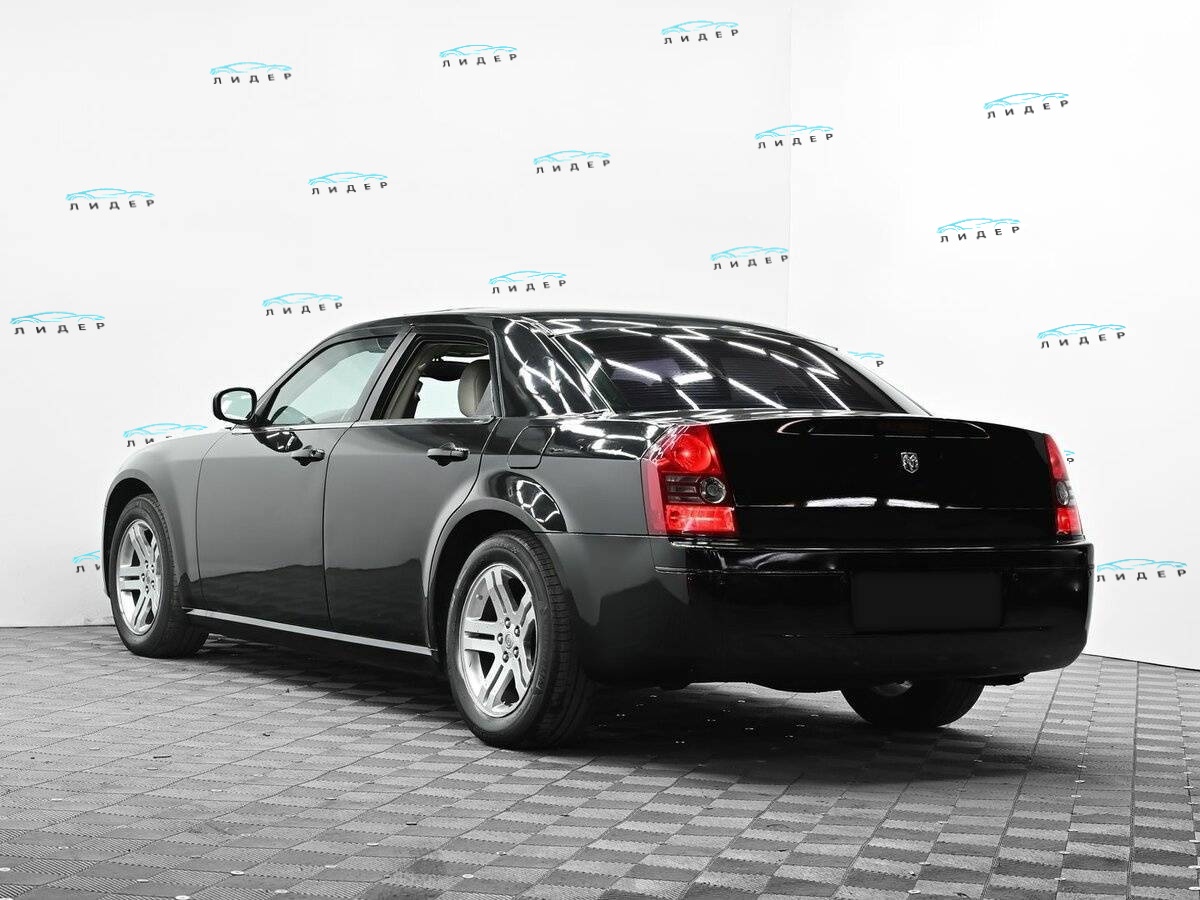 Б/У Крайслер 300Ц 2004 года. Фото: #2