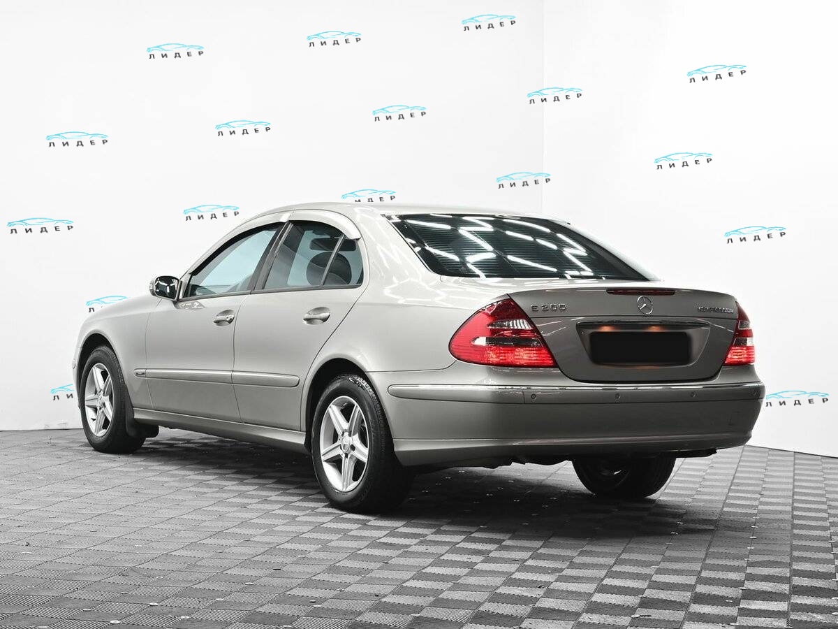 Б/У Мерседес-Бенц Е-Класс 2004 года. Фото: #2