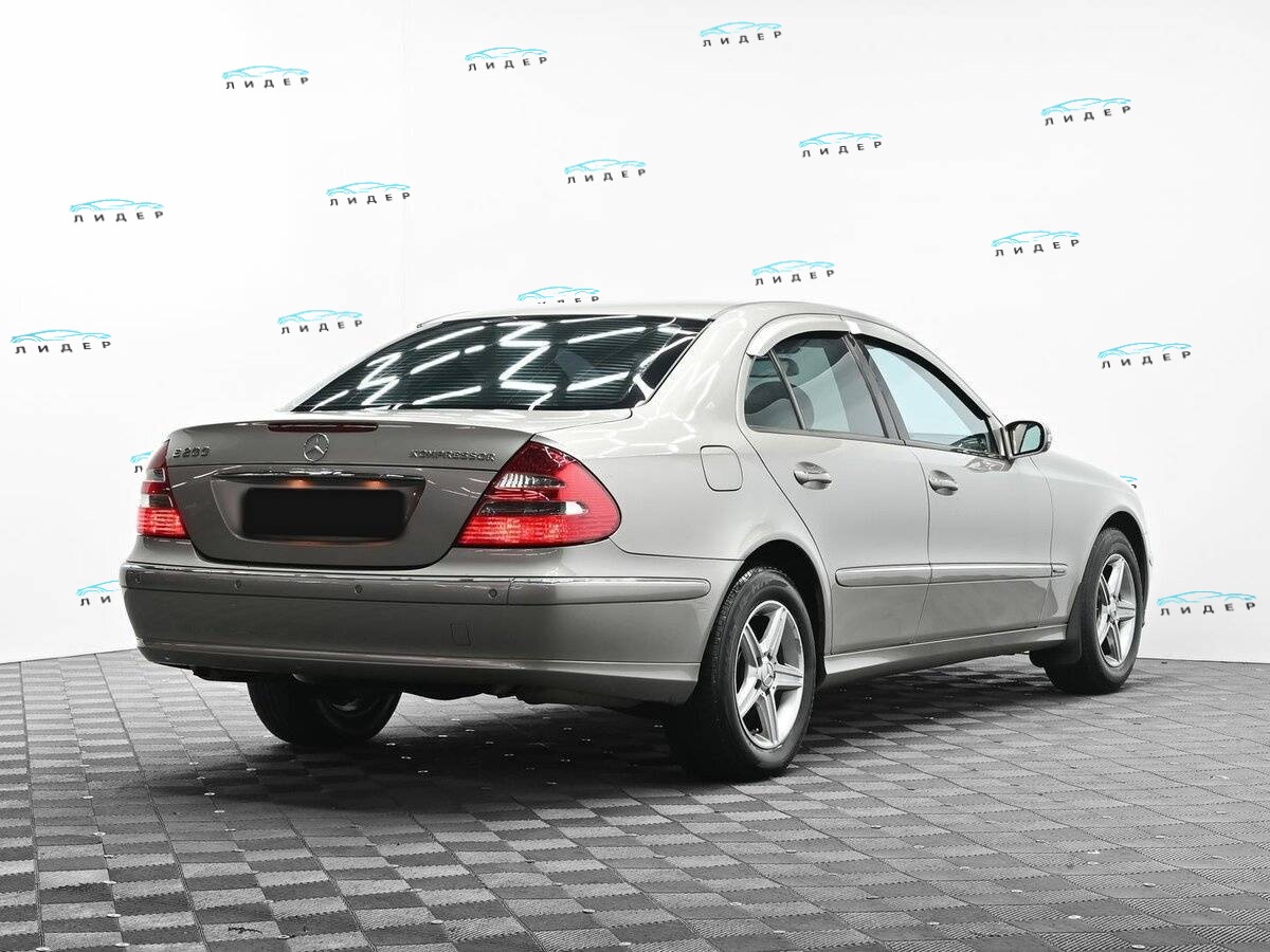 Б/У Мерседес-Бенц Е-Класс 2004 года. Фото: #3