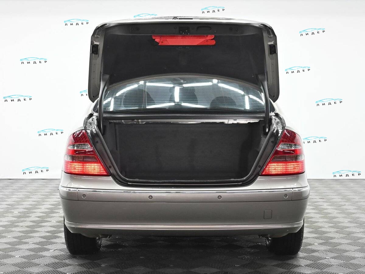 Б/У Мерседес-Бенц Е-Класс 2004 года. Фото: #4