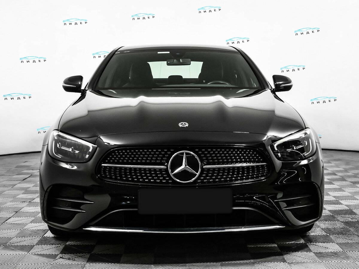 Б/У Мерседес-Бенц Е-Класс 2021 года. Фото: #1